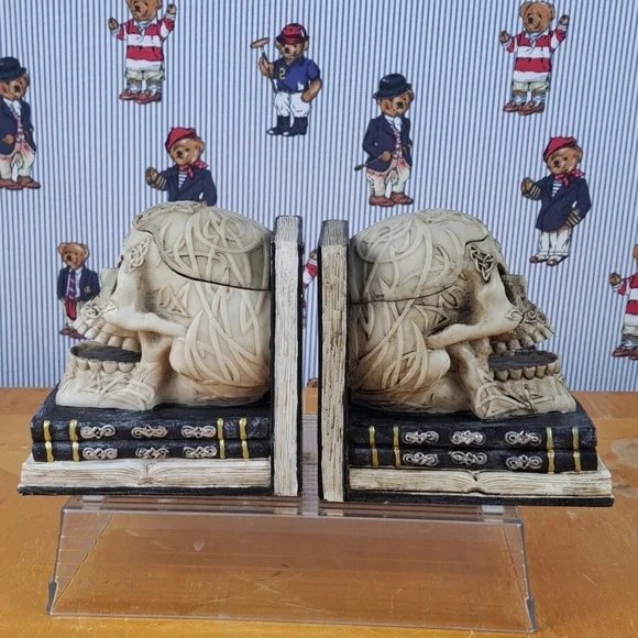 Bellaa decorative skulls small storage Celtic knot design resin bookends - Picture 2 of 8
